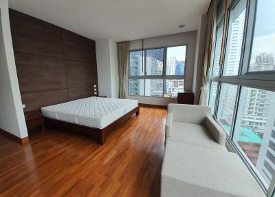 Pet-friendly apartment located in Asoke