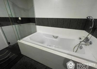 1-BR Condo at Urbana Sathorn Condominium near BTS Sala Daeng