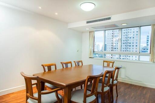 Apartment near Phrom Phong with tennin court