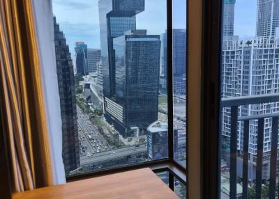 1-BR Condo at Rhythm Asoke near MRT Phra Ram 9