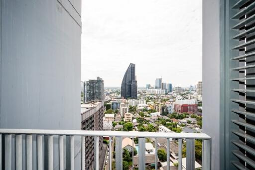 Keyne by Sansiri, 28-storey condominium on a prime Sukhumvit Road  next to  BTS Thonglor