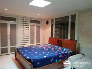 2-BR Condo at I.T.F. Silom Palace Condominium near BTS Chong Nonsi