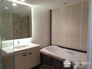 1-BR Condo at Nusa State Tower Condominium near BTS Saphan Taksin