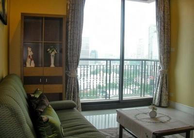 Easy access to Sukhumvit and Rama 4