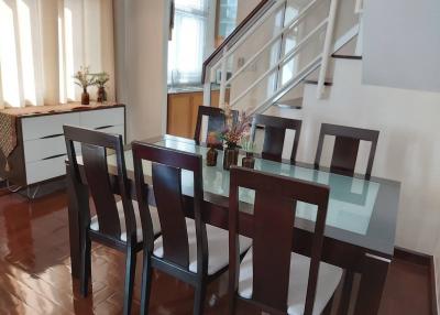 Duplex apartment  for rent in the middle of Thonglor area