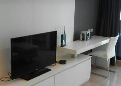 1-BR Condo at Urbano Absolute near BTS Krung Thon Buri