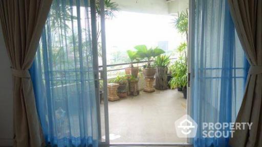 3-BR Condo at Moon Tower Condominium near BTS Thong Lor