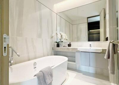 1-BR Condo at Kraam Sukhumvit 26 near BTS Phrom Phong