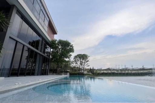 LAKE LEGEND Bangna-Suvarnabhumi, Luxurious villa overlooking the lake over 100 rai.