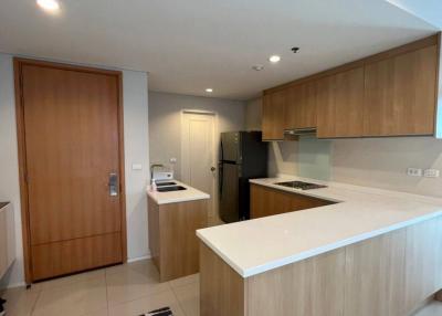 2-BR Condo at Villa Asoke near MRT Phetchaburi