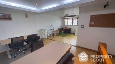 4-BR Townhouse near BTS Ekkamai