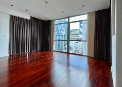 Athenee Residence is the luxury condominium and is excellently positioned on Ruamrudee road