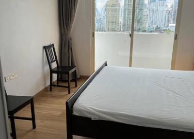 1-BR Condo at D.S. Tower 2 Sukhumvit 39 Condominium near MRT Sukhumvit