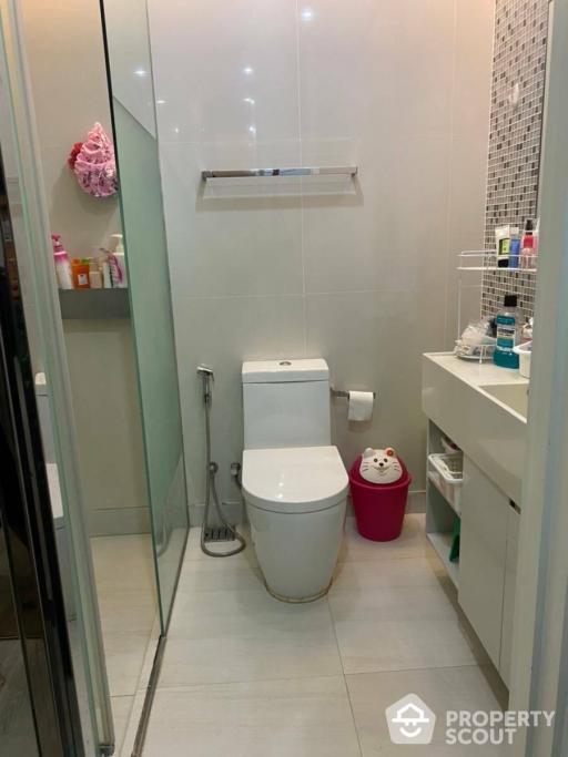 1-BR Condo at The Room Sukhumvit 21 near MRT Sukhumvit