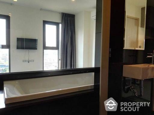 1-BR Condo at Rhythm Sukhumvit 36-38 near BTS Thong Lor