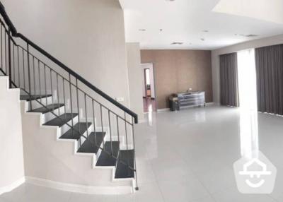 4-BR Condo at Baan Rajprasong Condominium near BTS Ratchadamri