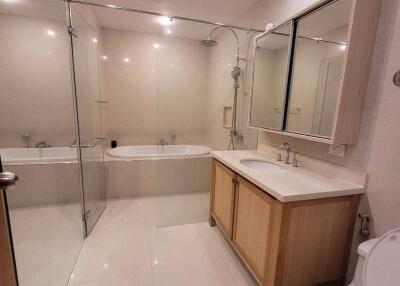 1-BR Duplex at The Emporio Place near BTS Phrom Phong