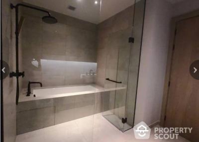 1-BR Condo at The Lofts Asoke near MRT Phetchaburi