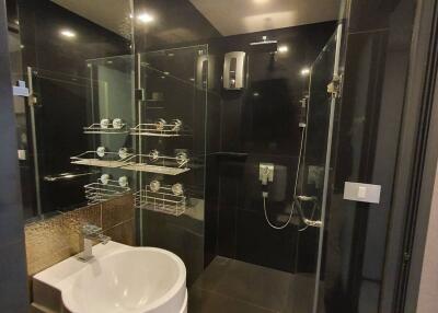 1-BR Condo at Rhythm Sukhumvit 36-38 near BTS Thong Lor