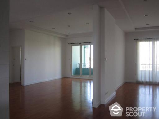 4-BR Condo at Baan Nunthasiri Condominium near MRT Lumphini