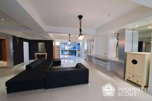 3-BR Condo at President Park Condominium near MRT Sukhumvit (ID 513297)