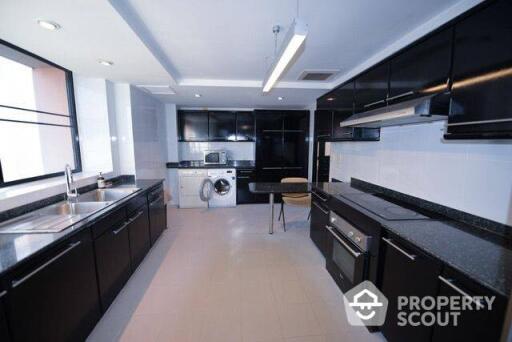 3-BR Condo at President Park Condominium near MRT Sukhumvit (ID 513297)