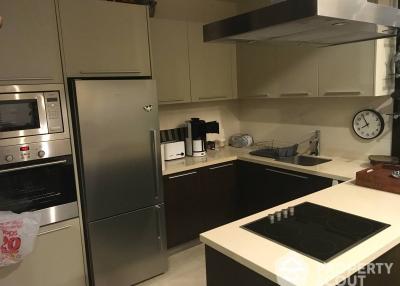 2-BR Condo at Oriental Residence near BTS Phloen Chit