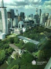 2-BR Condo at Oriental Residence near BTS Phloen Chit