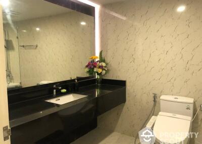 1-BR Condo at Nusa State Tower Condominium near BTS Saphan Taksin