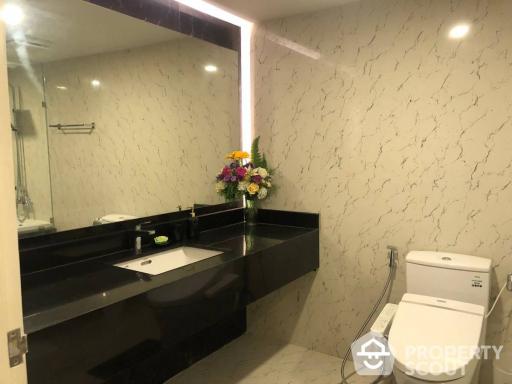 1-BR Condo at Nusa State Tower Condominium near BTS Saphan Taksin