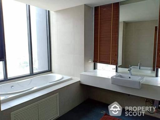 3-BR Condo at The Alcove Thonglor 10 near BTS Thong Lor