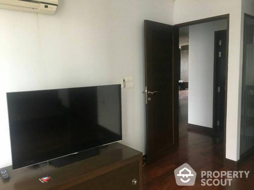 2-BR Condo at Urbana Langsuan Condominium near BTS Ratchadamri