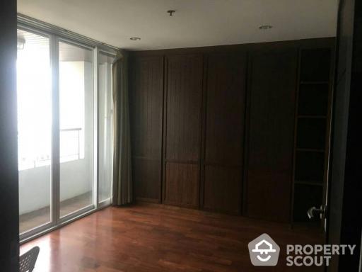 2-BR Condo at Urbana Langsuan Condominium near BTS Ratchadamri