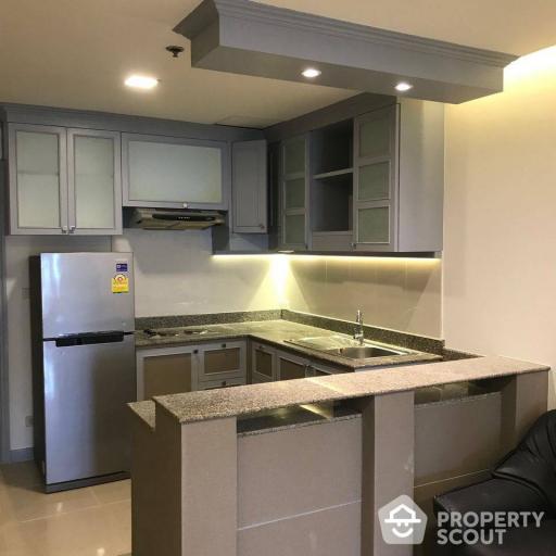 1-BR Condo at Nusa State Tower Condominium near BTS Saphan Taksin (ID 378726)