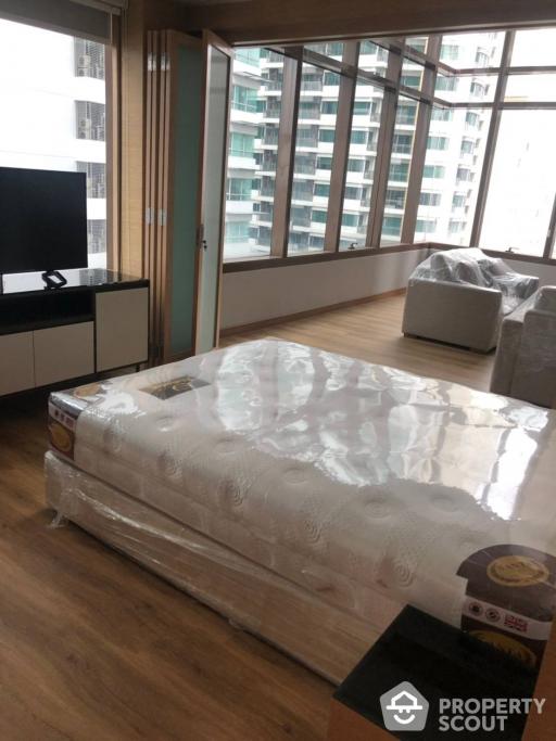 2-BR Condo at The Emporio Place near BTS Phrom Phong (ID 469363)