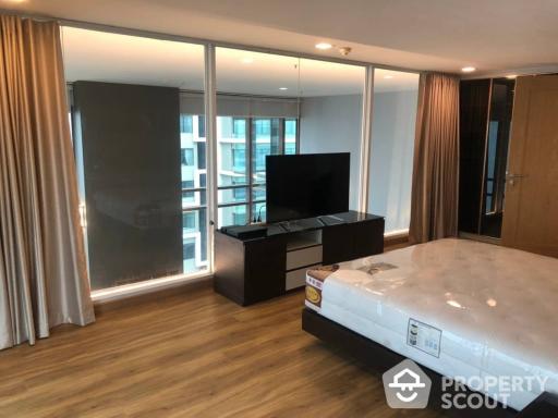 2-BR Condo at The Emporio Place near BTS Phrom Phong (ID 469363)