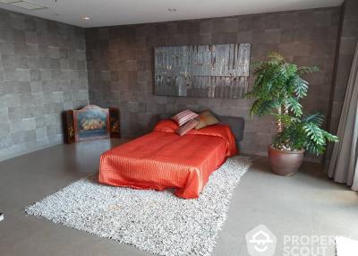 3-BR Condo at The River Condominium near BTS Saphan Taksin (ID 512577)