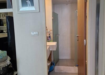 1-BR Condo at Zenith Place Sukhumvit 42 Condominium near BTS Ekkamai