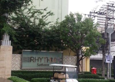 1-BR Condo at Rhythm Sathorn near BTS Saphan Taksin