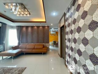 3-BR Condo at Villa Asoke near MRT Phetchaburi