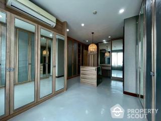 3-BR Condo at Villa Asoke near MRT Phetchaburi