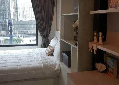 1-BR Condo at Life Asoke near ARL Makkasan