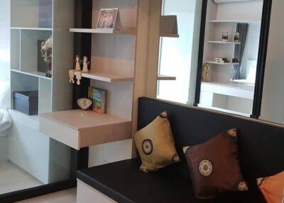 1-BR Condo at Life Asoke near ARL Makkasan