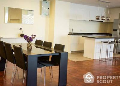 2-BR Condo at Silom Condominium near BTS Sala Daeng