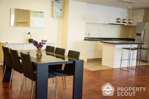 2-BR Condo at Silom Condominium near BTS Sala Daeng