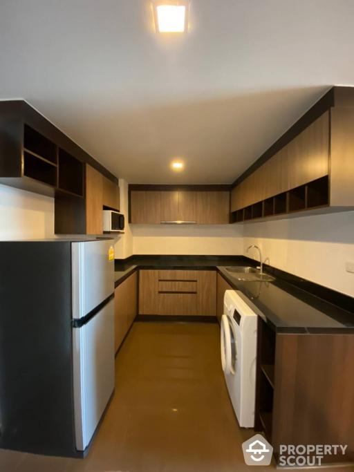 2-BR Condo at Focus Ploenchit near BTS Nana (ID 496952)