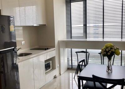 1-BR Condo at Rhythm Sukhumvit 42 near BTS Ekkamai