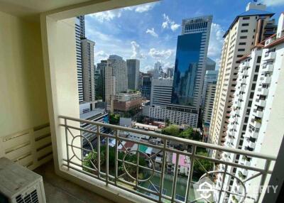 1-BR Condo at Asoke Place near MRT Sukhumvit