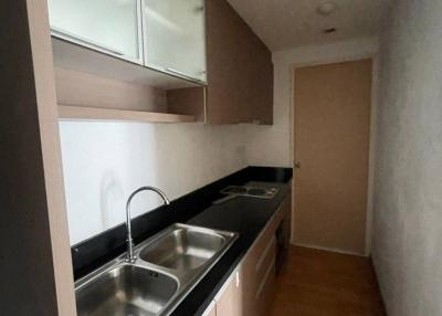 2-BR Condo at Issara @ 42 Sukhumvit Condominium near BTS Ekkamai