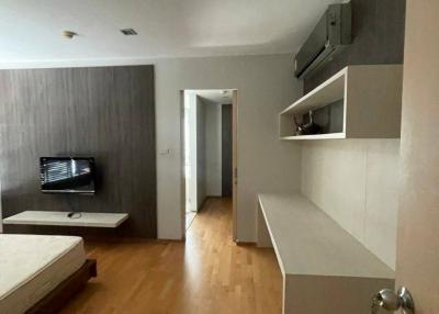 2-BR Condo at Issara @ 42 Sukhumvit Condominium near BTS Ekkamai